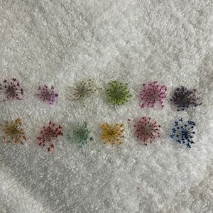 Nails decorating real flowers